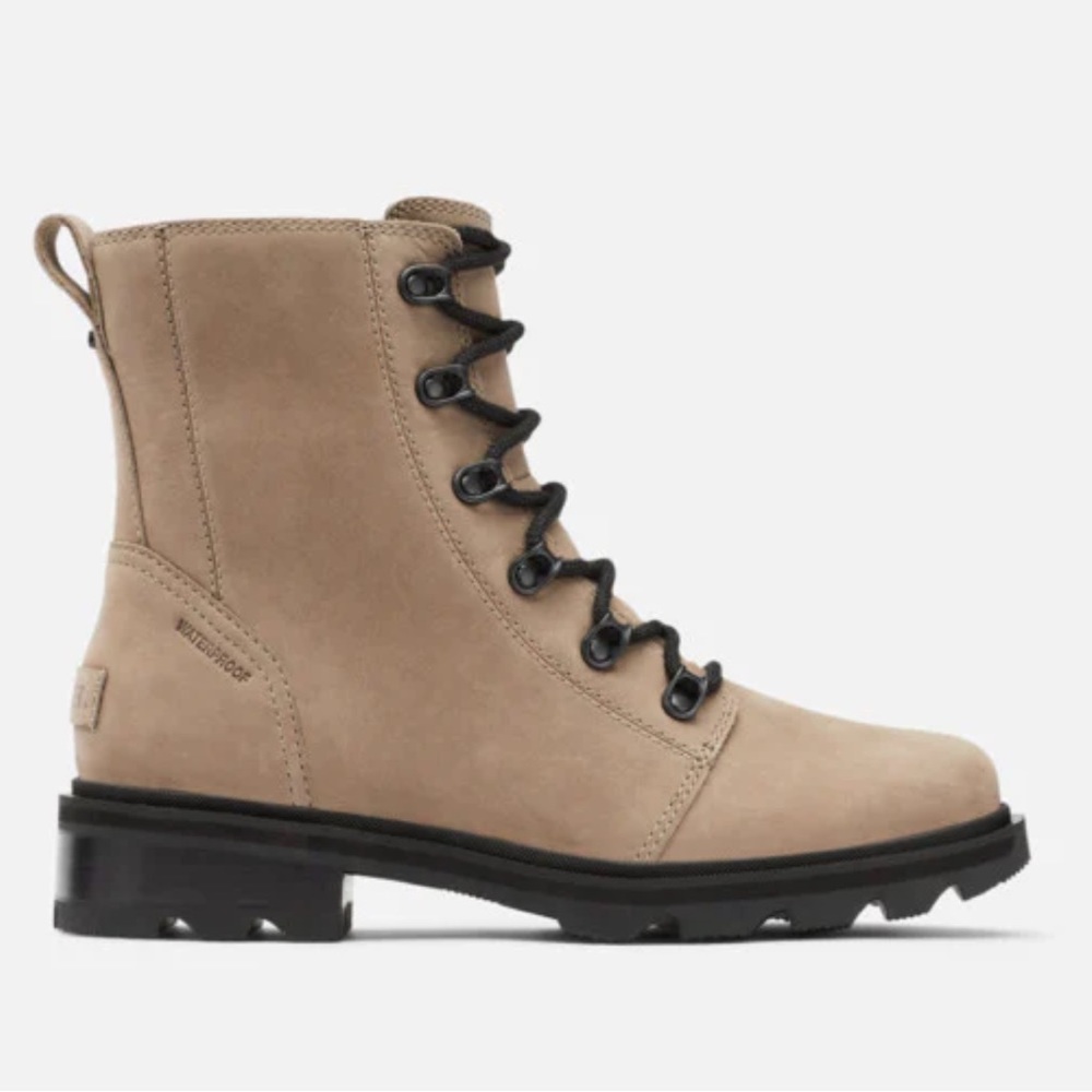 Sorel Lennox Lace Boot. VGUC. Size 9.5